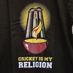 NWOT Graphic Tee T-Shirt Mens Medium Cricket Religion Sports Brown Cotton Gildan